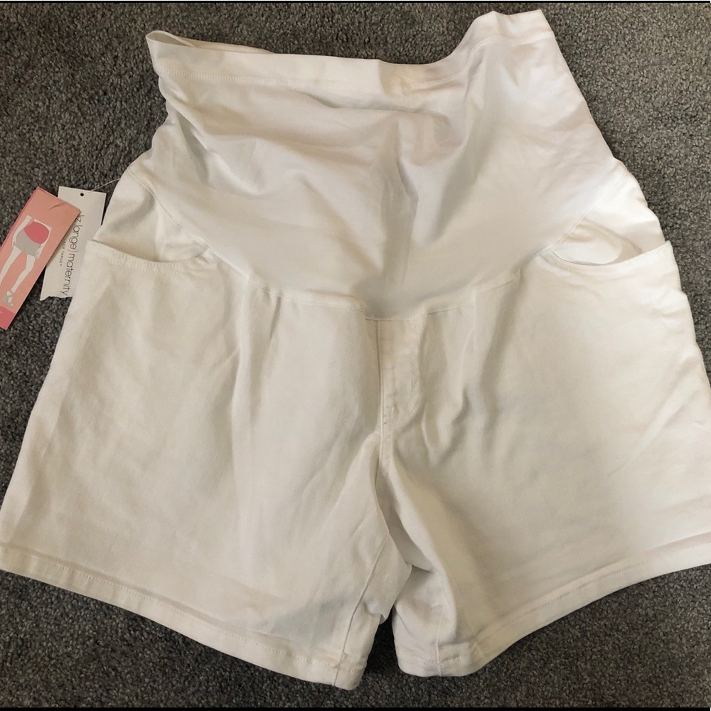 Liz Lange white maternity shorts- large